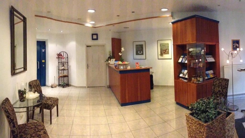 Hotel Cafe Konditorei Koeppel Бинген-на-Рейне Экстерьер фото